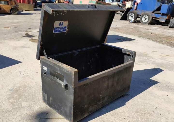 Contenedores-metálicos-para-izaje-de-herramientas-o-materiales