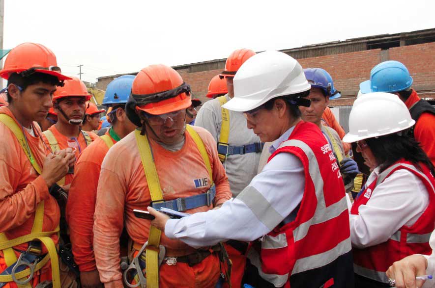 Procedimientos-de-evacuación,-emergencia-y-simulacros