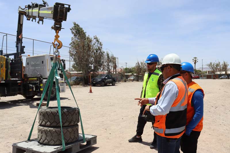 en-nuestras-instalaciones-gruas-e-izaje